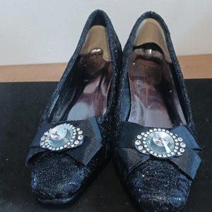 Womans Black Lace Jewel pumps Size.85